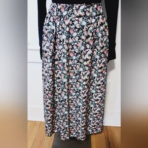 Niay Womans Size M US 6 Floral 3/4 L Skirt Elastic Waist Stretch